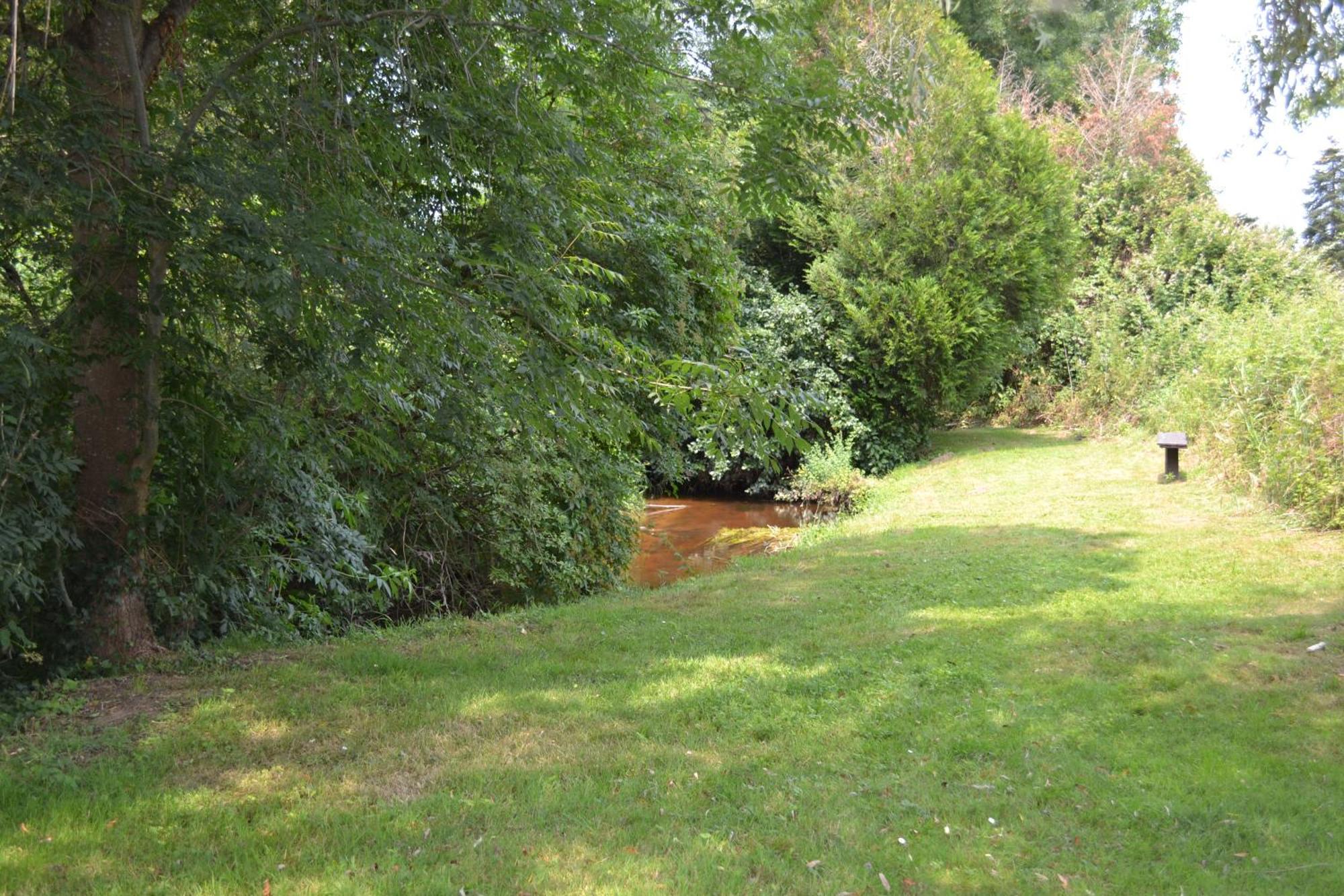 Les Bruyeres Gite Montbron Exteriör bild