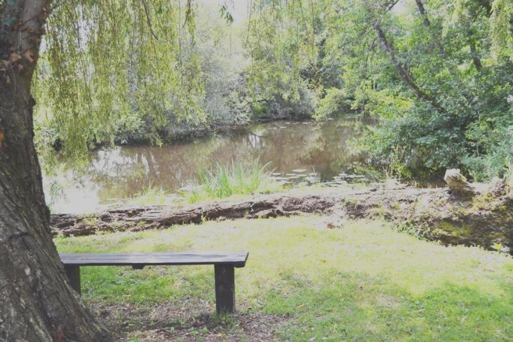 Les Bruyeres Gite Montbron Exteriör bild